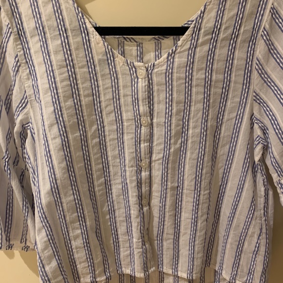 Cute top buttons on back - Picture 4 of 7